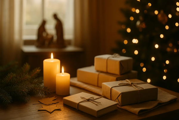 Entre el Árbol y el Pesebre: Recuperar el Sentido Cristiano de la Navidad